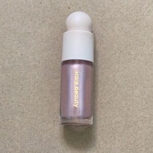 Rare Beauty - Positive Light Liquid Luminizer in the shade Enchant